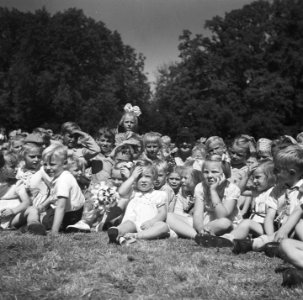 Verjaardag prinses Irene reportage van het kindertuinfeest paleis soestdijk, Bestanddeelnr 900-7014
