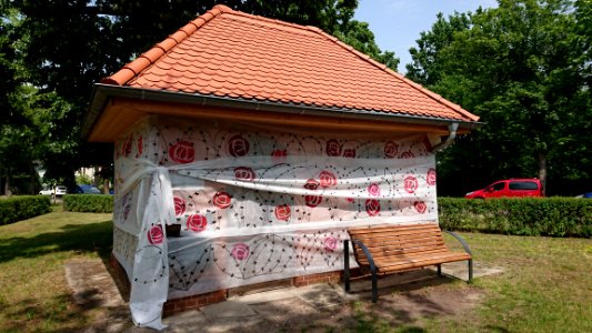 Verhuellung-Gasmesserhaus-Schillerplatz-Eichwalde