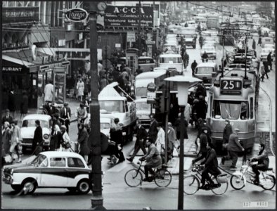 Verkeersituatie Damrak Amsterdam, Bestanddeelnr 127-0151