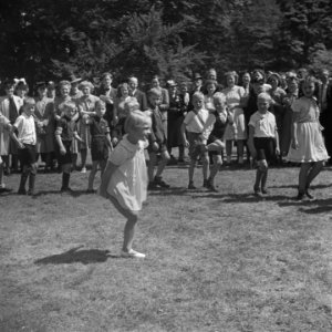 Verjaardag prinses Irene reportage van het kindertuinfeest paleis soestdijk, Bestanddeelnr 900-7031