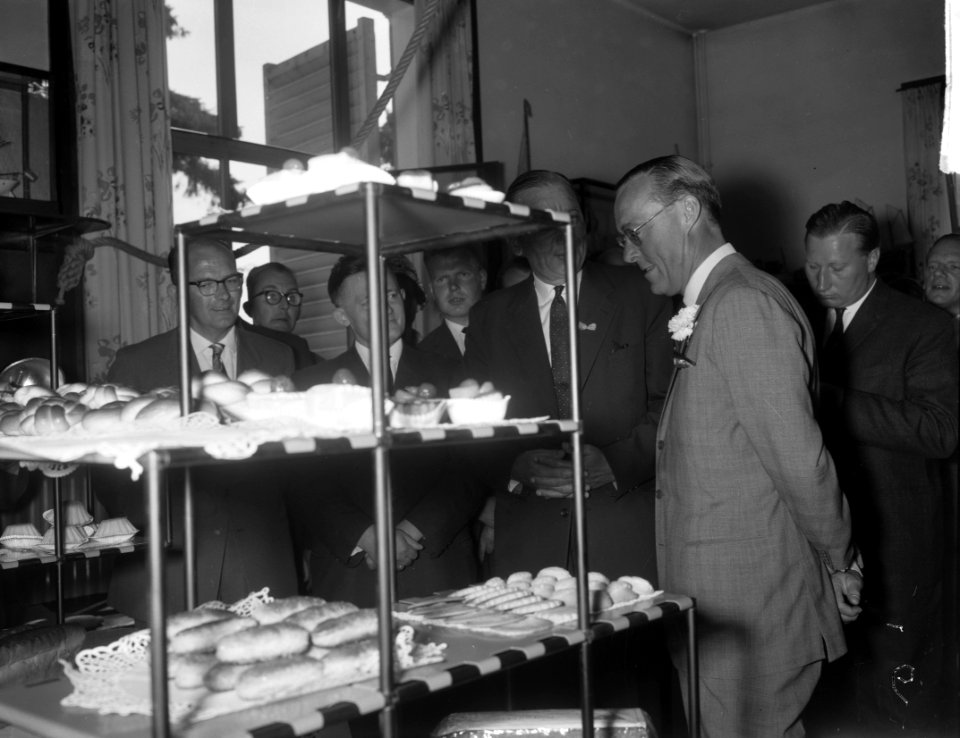 Verjaardag Prins Bernhard . Defile, Bestanddeelnr 912-6658