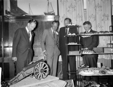 Verjaardag Prins Bernhard . Defile, Bestanddeelnr 912-6656