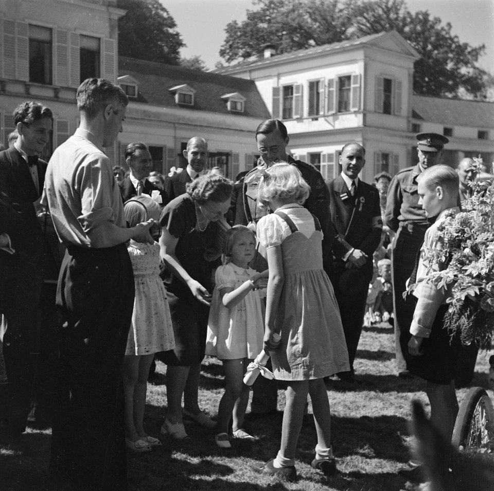 Verjaardag prinses Irene reportage van het kindertuinfeest paleis soestdijk, Bestanddeelnr 900-7013