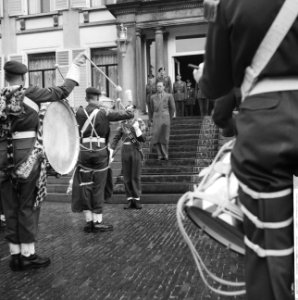 Verjaardag van Zijne Koninklijke Hoogheid Prins Bernhard defile (Aubade), Bestanddeelnr 911-3804