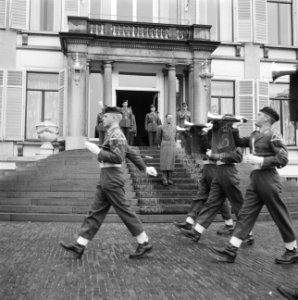 Verjaardag van Zijne Koninklijke Hoogheid Prins Bernhard defile (Aubade), Bestanddeelnr 911-3798
