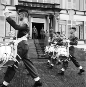 Verjaardag van Zijne Koninklijke Hoogheid Prins Bernhard defile (Aubade), Bestanddeelnr 911-3797