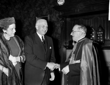 Verjaardagsfeest van kroning van de Paus John S Rice, de Amerikaanse ambassade, Bestanddeelnr 913-1477