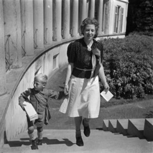 Verjaardag prinses Irene reportage van het kindertuinfeest paleis soestdijk, Bestanddeelnr 900-7002