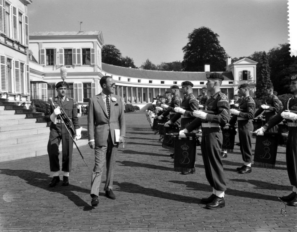 Verjaardag Prins Bernhard . Defile. Tambourscorps, Bestanddeelnr 912-6638