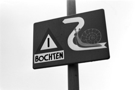 Verkeersbord met slak op rijwielpad bij Beverwijk, Bestanddeelnr 930-0948
