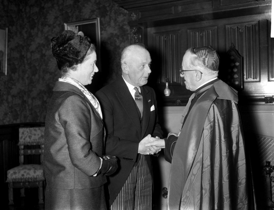 Verjaardagsfeest van kroning van de Paus Burgemeester Kolfschoten van Den Haag , Bestanddeelnr 913-1480