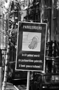 Verkeersbord met een waarschuwing voor het gebruik van de wielklem, Bestanddeelnr 932-6599