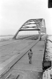 Verkeersbrug over Merwede bij Gorkum bijna klaar, Bestanddeelnr 912-0815