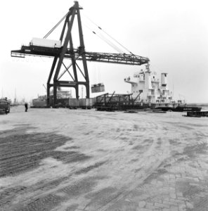 Verhardingen, containers, haven, West, Bestanddeelnr 164-1244