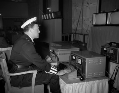 Verkeersregeling per televisie door Amsterdamse politie, Bestanddeelnr 911-2776