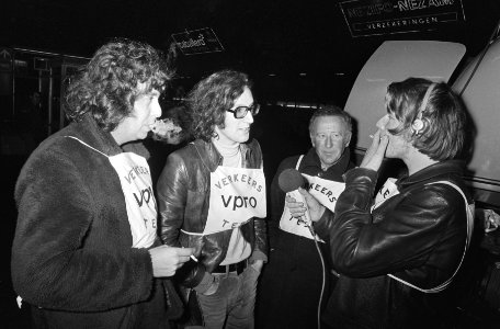 Verkeerstest VPRO-radio tussen fiets, auto en trampassagier interviewer met deel, Bestanddeelnr 924-1057