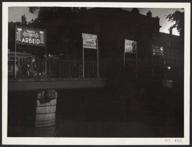 Verkiezingen 1946. Verkiezingscampagne. Affiches (op bruggen) te Amsterdam, Bestanddeelnr 041-0322