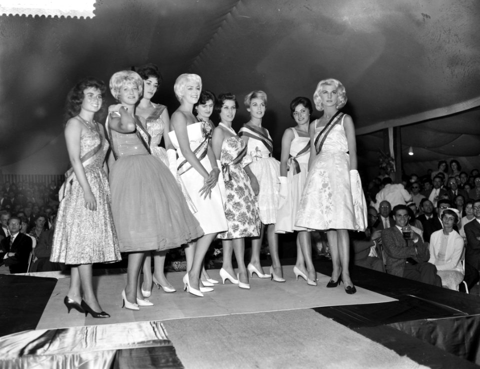 Verkiezing van miss Benelux op de tentoonstelling Het hart van Brabant in Tilb, Bestanddeelnr 910-5630