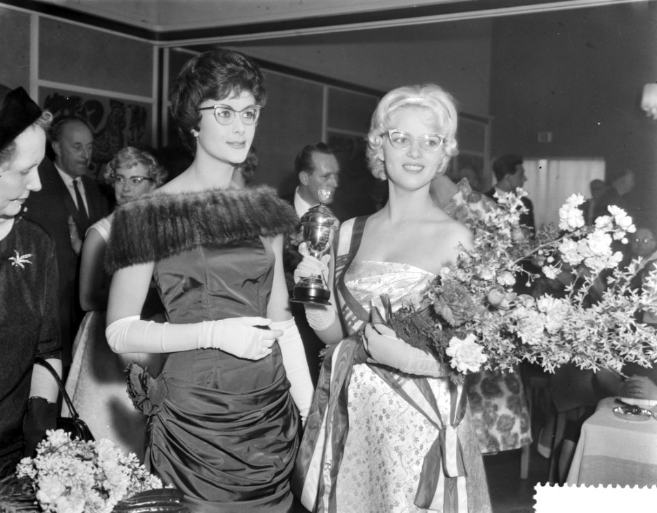 Verkiezing van miss Bril 1959 in het Apollopaviljoen te Amsterdam, Miss Bril 195, Bestanddeelnr 910-2379