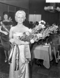 Verkiezing van miss Bril 1959 in het Apollopaviljoen te Amsterdam, Miss Bril 195, Bestanddeelnr 910-2377