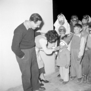 Verklede kinderen tijdens de viering van Poerim bij een Duits emigrantengezin - , Bestanddeelnr 255-1273