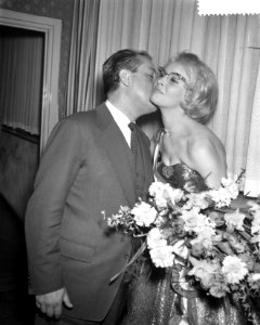 Verkiezing van Miss Bril 1960 in Treslong, Bestanddeelnr 911-0897
