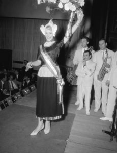 Verkiezing van Miss Holland 1958 in Krasnapolsky de winnares Lucienne Struve, 1, Bestanddeelnr 909-5388