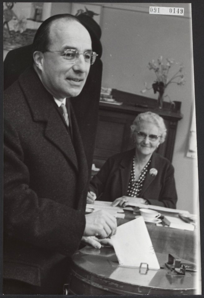 Verkiezingen, kiezers, minister-presidenten, stembussen, Cals, Jo, Bestanddeelnr 091-0149