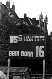 Verkiezingsborden Gemeenteraad, Amsterdam op bruggen, bord DS 70, Bestanddeelnr 923-5384