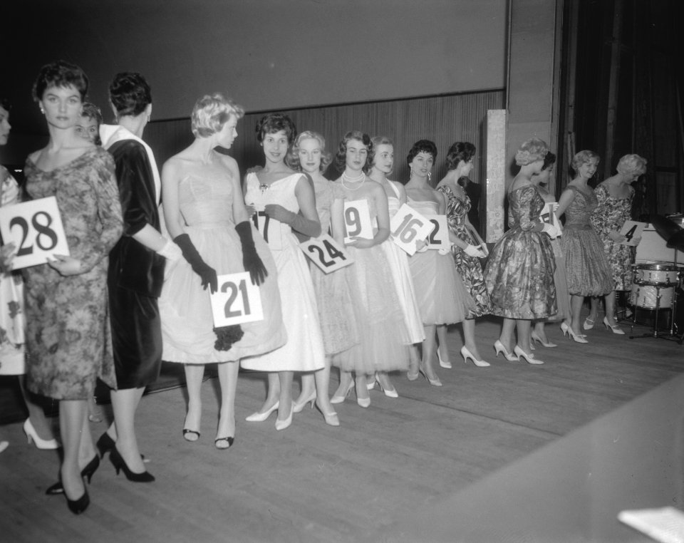 Verkiezing van Miss Holland 1958 in Krasnapolsky, Bestanddeelnr 909-5384