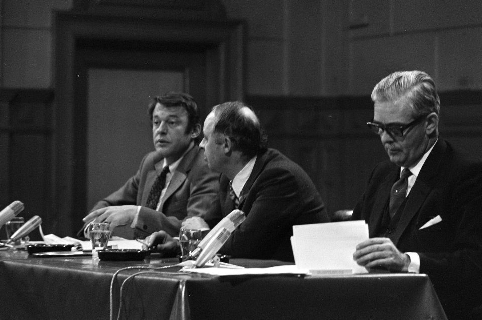 Verkiezingsdebat tussen mr. W. J. Geertsema (VVD) en Van Mierlo (D66) in Frascat, Bestanddeelnr 923-3220