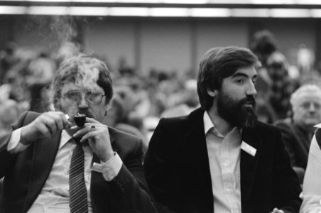 Verkiezingscongres PvdA in Congrescentrum van RAI, Max van der Berg (r) met Bram Peper, Bestanddeelnr 931-3453