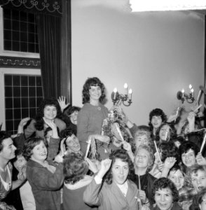 Verkiezing in het Concertgebouw van Miss Modinette 60 Winnares werd Hennie de V, Bestanddeelnr 911-7880