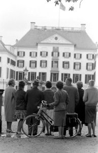 Verjaardag Hare Koninklijke Hoogheid Prinses Wilhelmina belangstelling van het p, Bestanddeelnr 911-5500