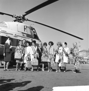 Verkiezing Miss Benelux , aankomst van de missen op het strand van Scheveningen, Bestanddeelnr 914-1623