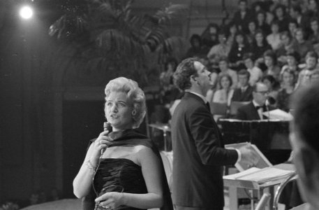 Verkiezing in het concertgebouw van Miss Modinette 60, Bestanddeelnr 911-7878
