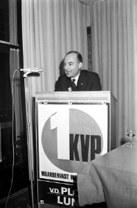 Verkiezingsvergadering KVP te Haarlem, de heer Schmelzer aan het woord, Bestanddeelnr 920-0498
