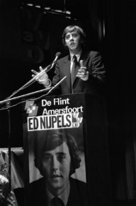 Verkiezingscampagne VVD in Amersfoort lijsttrekker Ed Nijpels tijdens toepsraak, Bestanddeelnr 932-2984