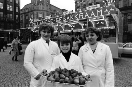 Verkoop rheumabollen op de Dam, Bestanddeelnr 930-6008