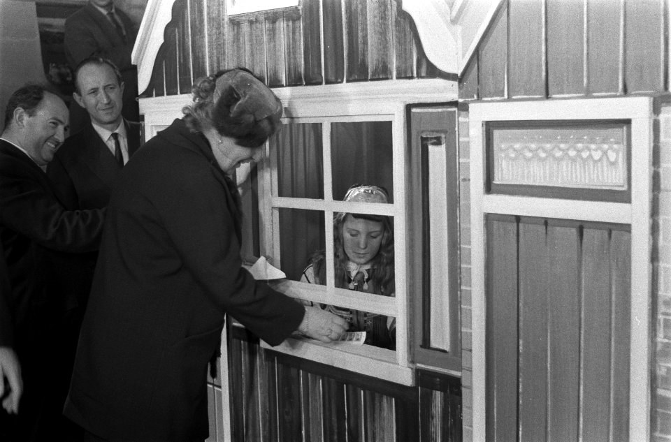 Verkoop kinderpostzegels, Bestanddeelnr 911-7703