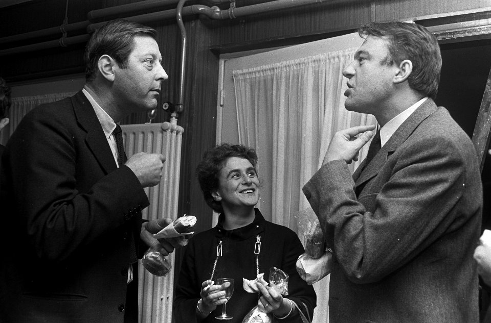 Verkiezingstijd in Helmond. Eerste jaarvergadering van D'66 vlnr. mr. H.J. van…, Bestanddeelnr 920-8671