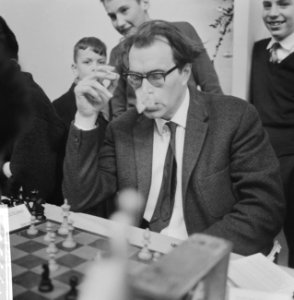 Vierde Ronde Hoogovensschaaktoernooi. Godfried Bomans, Bestanddeelnr 913-3990