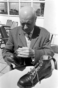 Vierdaagse Nijmegen, de heer Van Kinschot 70 jaar loopt voor de 38 ste keer mee, Bestanddeelnr 919-3910