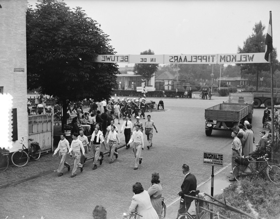Vierdaagse eerste dag s morgens vroeg, Bestanddeelnr 904-6998
