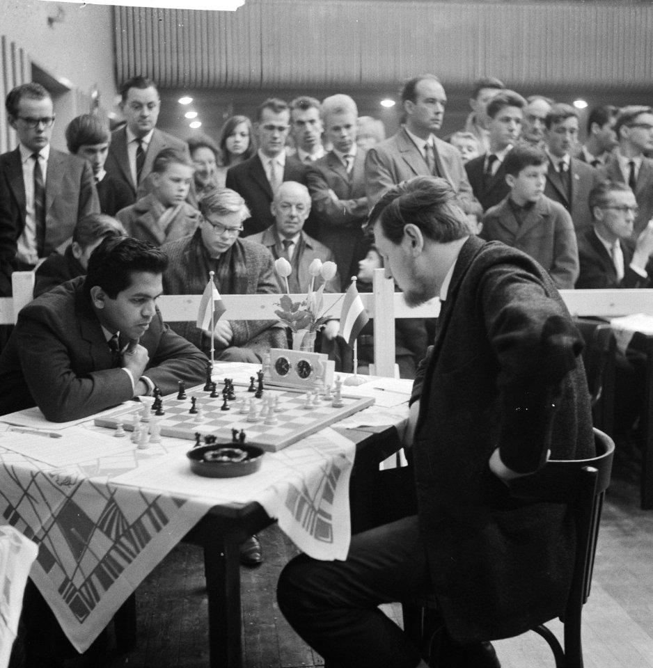 Vierde Ronde Hoogovensschaaktoernooi. Donner tegen Aaron, Bestanddeelnr 913-3994