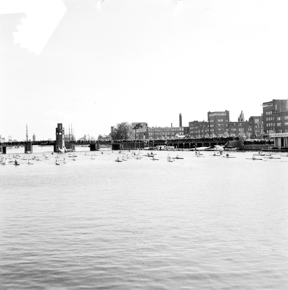 Vierde Taversie d'Amsterdam, start Berlagebrug, Bestanddeelnr 934-5660