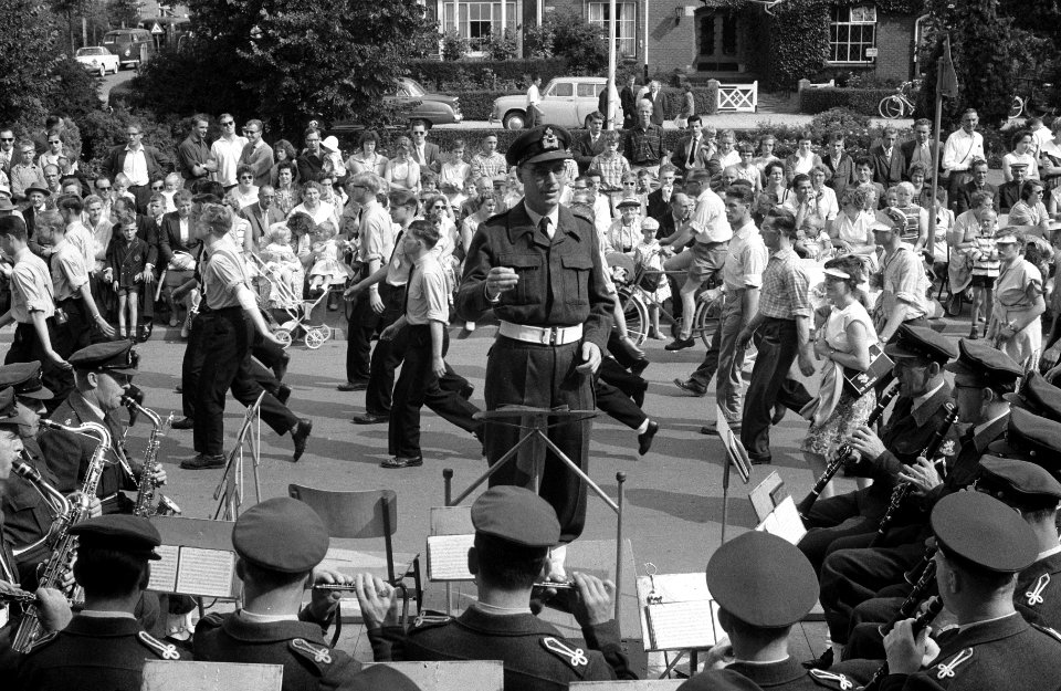 Vierdaagse gestart, doorkomst in Elst, Bestanddeelnr 911-4553