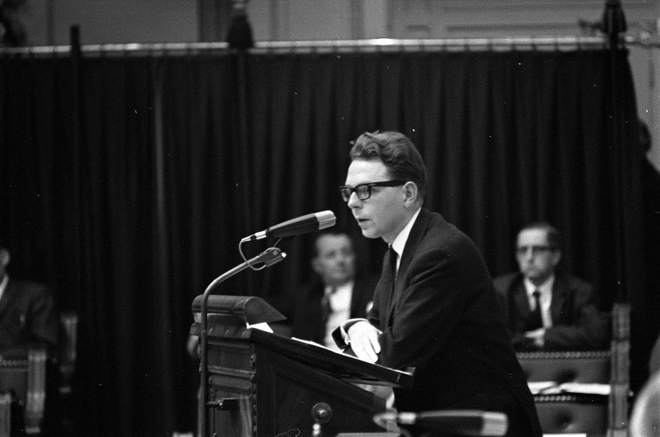 Vietnamdebat Tweede Kamerlid Erik Visser (D66) aan het woord, Bestanddeelnr 921-0503