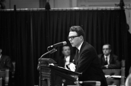 Vietnamdebat Tweede Kamerlid Erik Visser (D66) aan het woord, Bestanddeelnr 921-0503