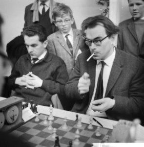 Vierde Ronde Hoogovensschaaktoernooi. Godfried Bomans, Bestanddeelnr 913-3991